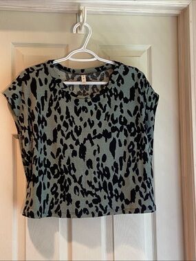 mts Green and Black Leopard Crop Top